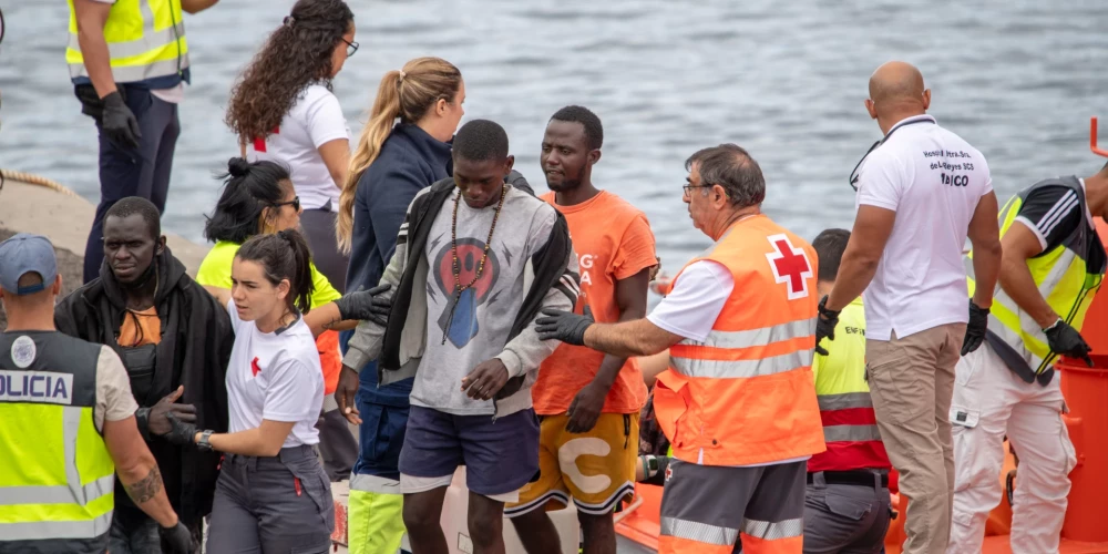 Kanāriju salās vētrā gājuši bojā trīs cilvēki. 