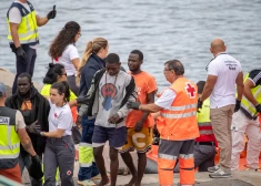 Ieraujot Atlantijas okeānā, Kanāriju salās vētrā gājuši bojā trīs cilvēki