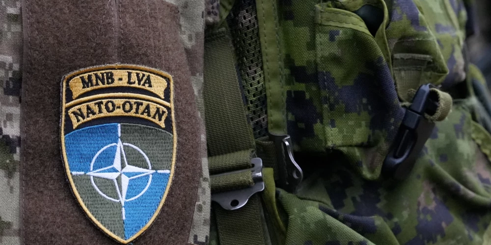 Ādažu poligonā svētdien, 9. novembrī, notika NATO Daudznacionālās brigādes Latvijā mācību "Resolute Warrior" tanku un smagās artilērijas manevru un kaujas šaušanas vingrinājums.