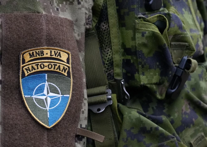 Ādažu poligonā svētdien, 9. novembrī, notika NATO Daudznacionālās brigādes Latvijā mācību "Resolute Warrior" tanku un smagās artilērijas manevru un kaujas šaušanas vingrinājums. 