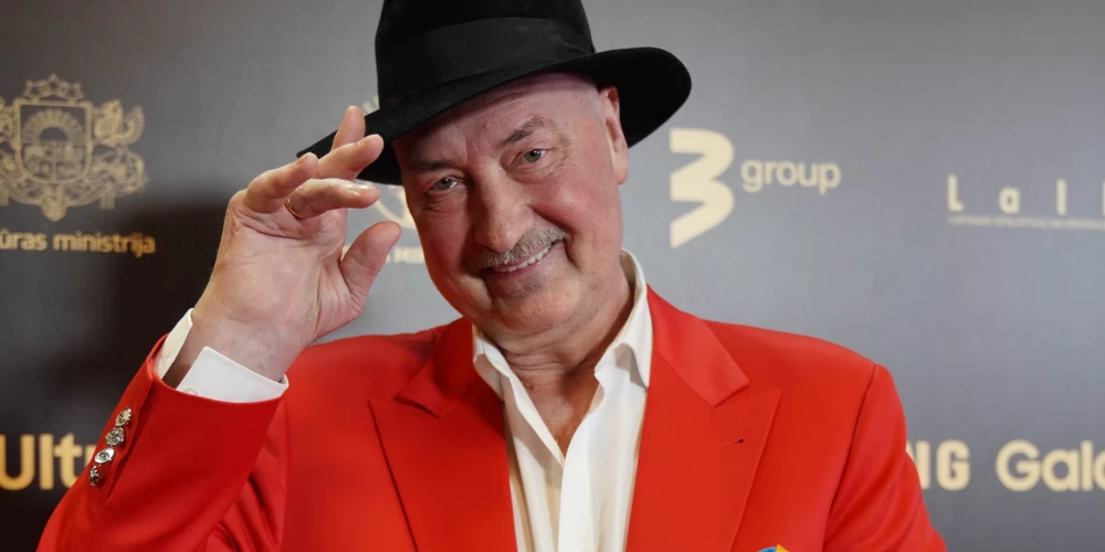 Dainis Dobelnieks ir latviešu dziedātājs.