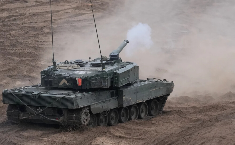 FOTO: Ādažos rīb tanki – NATO mācībās “Resolute Warrior” trenējas ar smago artilēriju