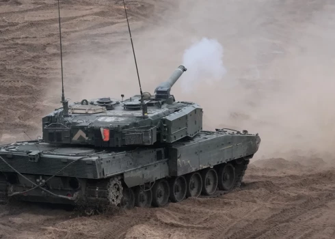 NATO Daudznacionālās brigādes Latvijā mācību "Resolute Warrior" tanku un smagās artilērijas manevru un kaujas šaušanas vingrinājums Ādažu poligonā.