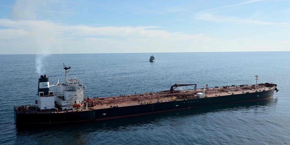 Noteiktās sankcijas nespēj atturēt Latvijas uzņēmumus no Krievijas ēnu flotes apkalpošanas. 