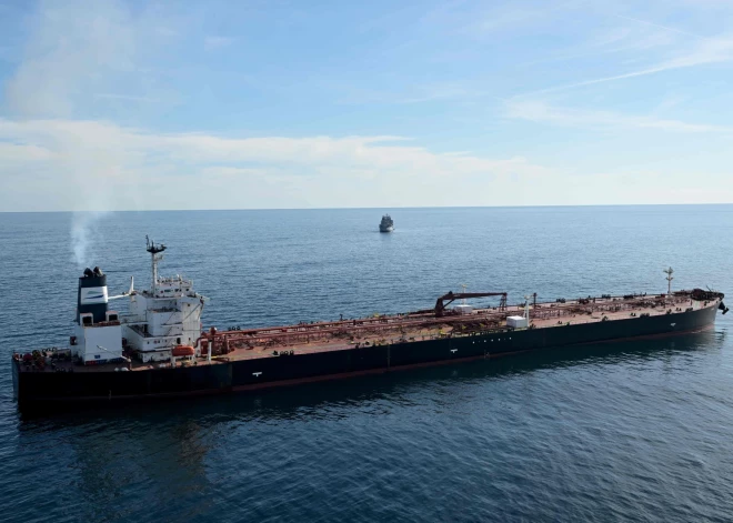 Noteiktās sankcijas nespēj atturēt Latvijas uzņēmumus no Krievijas ēnu flotes apkalpošanas