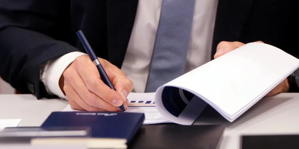 Mēru pielaides valsts noslēpumam: trešdaļu amatpersonu vēl vērtē. 