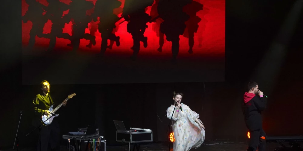 "Monetochka" uzstājas pretkara koncertā Varšavā 2022. gada 21. aprīlī