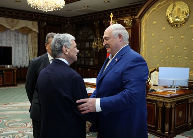 Tramps Baltkrievijas sūtņa amatam virza juristu Džonu Kolu