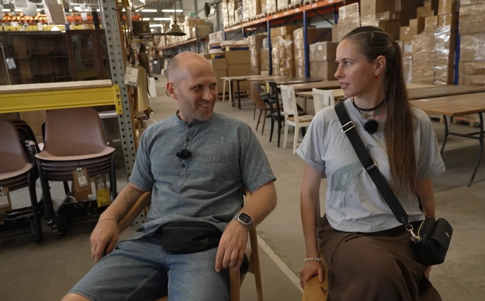 Lai ietaupītu naudu un nopirktu krēslus, Uģis Kuģis atsakās no čipsu ēšanas