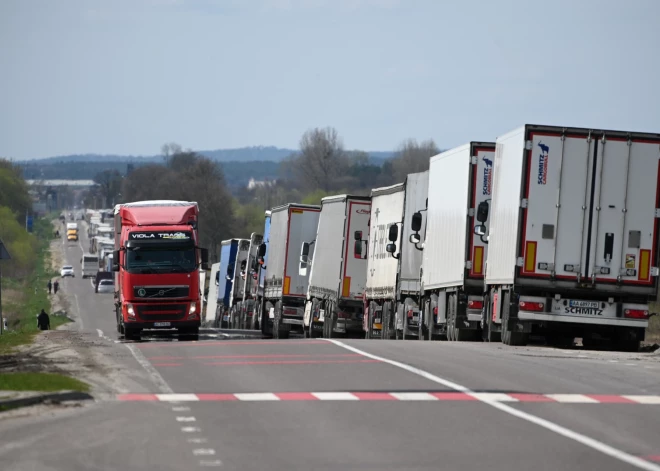 Литовские грузовики застряли в Беларуси: кризис на границе превращается в политический шантаж