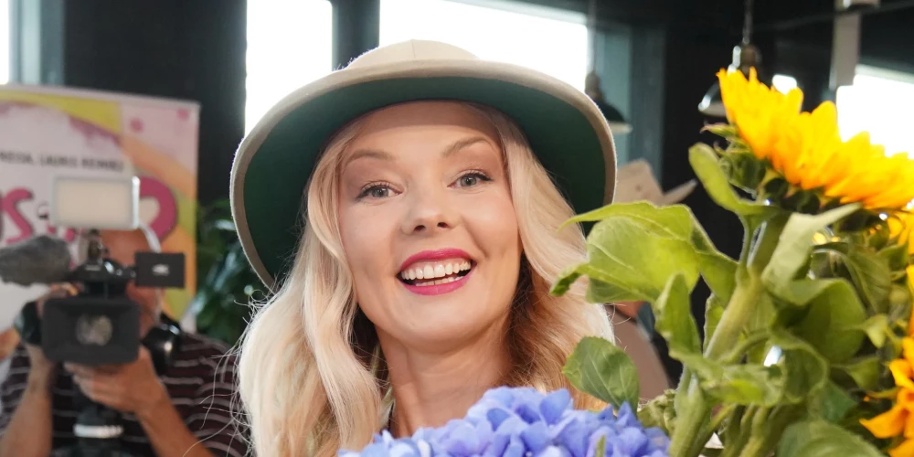 Rūta Reinika-Preisa ir dziedātāja un projektu vadītāja, mūziķa Laura Reinika māsa.