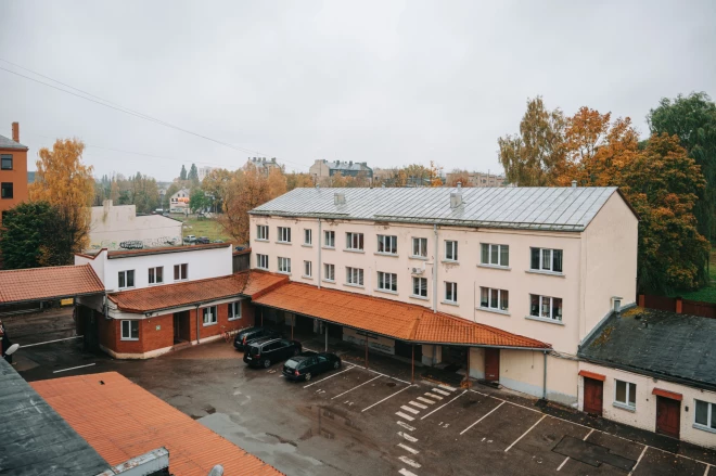 Объявлен аукцион для объекта на улице Клияну, 7, где до октября 2025 года располагалась Инспекция здоровья, переехавшая в адаптированные помещения в первом централизованном государственном офисном здании на улице Талейяс, 1, в Риге.