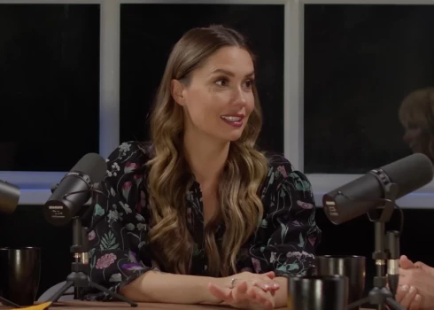 36-летняя актриса Агата Муцениеце ожидает ребёнка от своего мужа, музыканта Петра Дранги.