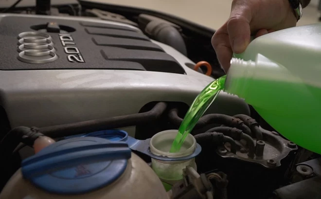 Daži ziemas vējstiklu šķidrumi satur metilspirtu, kas ir kaitīgs veselībai.