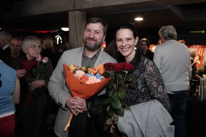 Portāla Jauns.lv galvenais redaktors Kristaps Saulītis ar sievu Baibu.