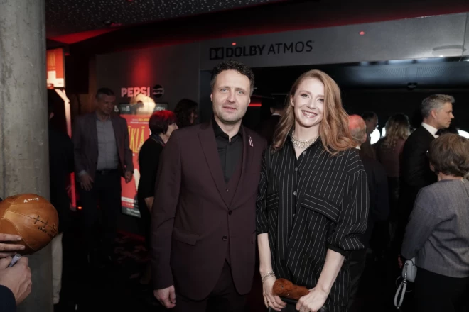 Režisors Dzintars Dreibergs un aktrise Agnese Budovska.