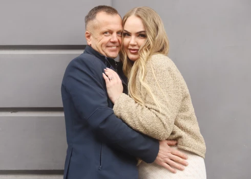 Adriana un Oļegs neslēpj savas kaisles un mīlestības pilnās attiecības.