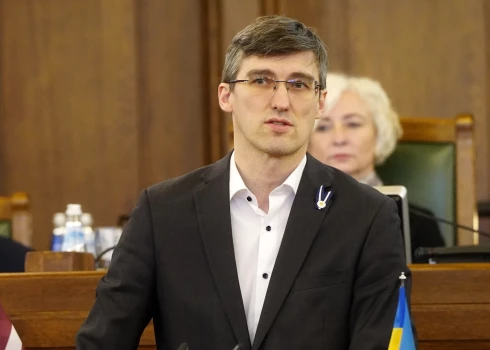 Депутат Юрис Вилюмс объяснил свое отсутствие личной позицией: "Это мое решение - не голосовать".