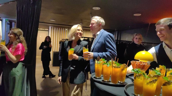 Patiešām patīkami sarunu biedri, kas necenšas radīt par sevi neaizskaramu un nepieejamu augstākstāvošu aprindu ļaužu iespaidu.