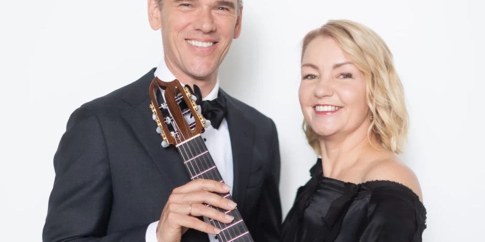 Arvien biežāk ģitārists Kaspars Zemītis koncertē kopā ar sievu Andu, kura skatītājus apbur ar savu skaisto balsi.