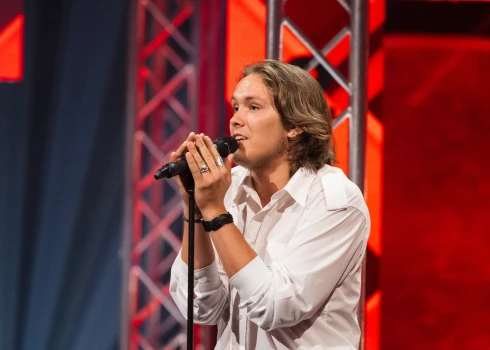 Uz jautājumu, vai Jurģis izjūt sava vārda spēku, viņš atbild: “Noteikti tajā ir kaut kas vērtīgs. Spēcīgs vārdu salikums – Jurģis Namejs. Gluži kā Nameja gredzens – Nameja spēks.”