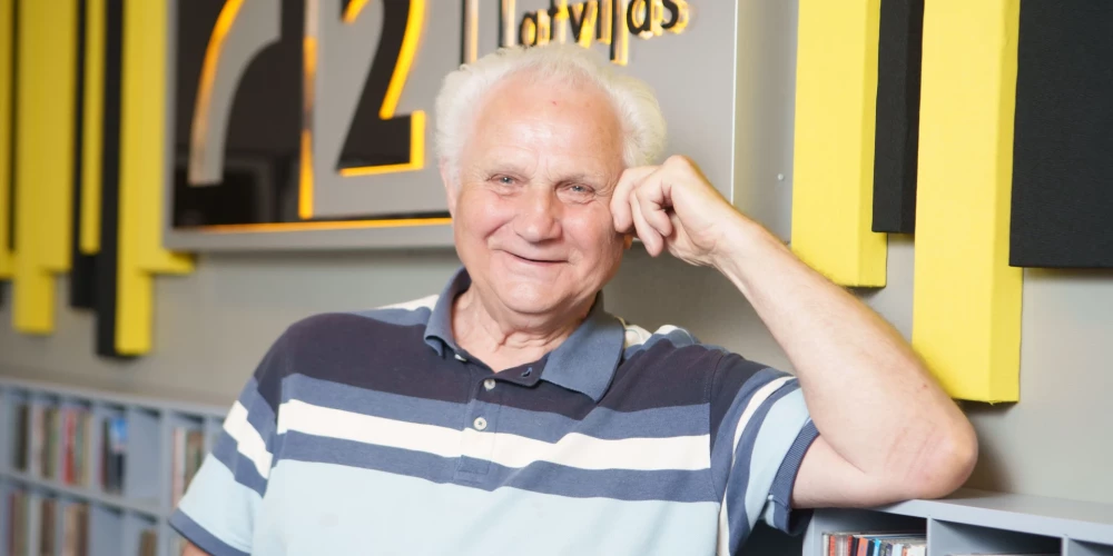 “Man ir ģimene, radio un klausītāji. Un ar to pietiek," saka Gunārs Jākobsons.