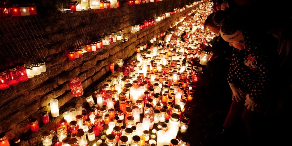 На День Лачплесиса принято зажигать свечи.