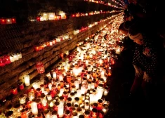 Жителей Латвии приглашают зажечь свечи у Рижского замка. Но делать это надо правильно