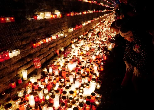 На День Лачплесиса принято зажигать свечи.