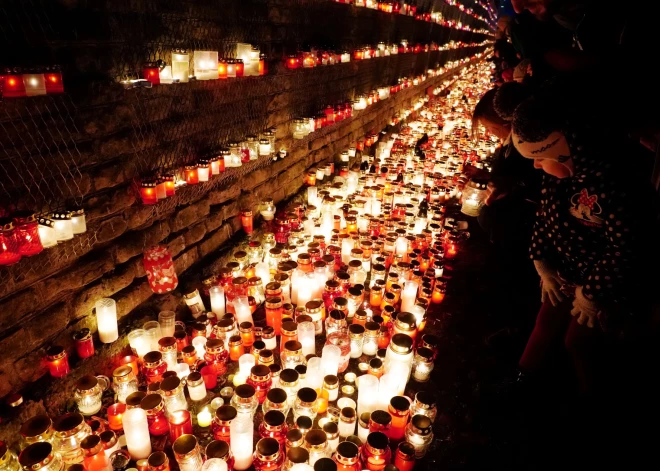 Жителей Латвии приглашают зажечь свечи у Рижского замка. Но делать это надо правильно