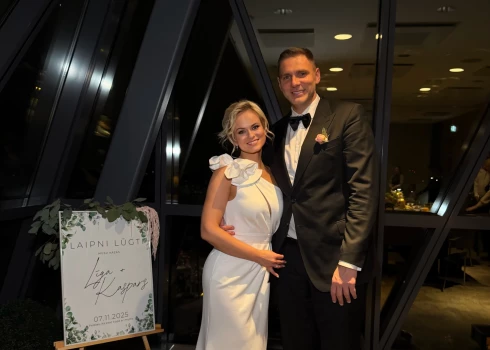 Kaspars un Līga kāzu dienā.