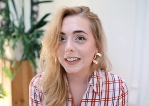 Beata Jonite savā iepazīšanās intervijā, kas parādījās "YouTube" pirms astoņiem gadiem.