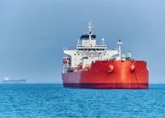 Танкер вне закона? Почему Латвия продолжает обслуживать теневой флот России