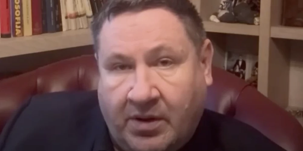 Egils Helmanis savā uzrunā tautiešiem.