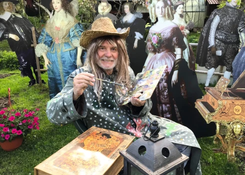 “Man patīk skatuviskas izdarības. Savulaik esmu darbojies gan pantomīmā, gan Tautas kinoaktieru studijā,” par saviem talantiem “Patiesajai Dzīvei” stāstīja Jānis Anmanis.