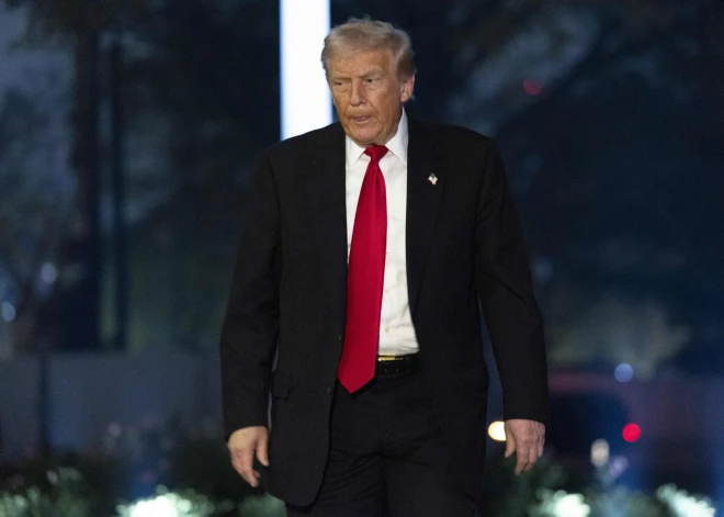 Tramps apžēlo savus sabiedrotos saistībā ar mēģinājumu ietekmēt 2020. gada vēlēšanu iznākumu