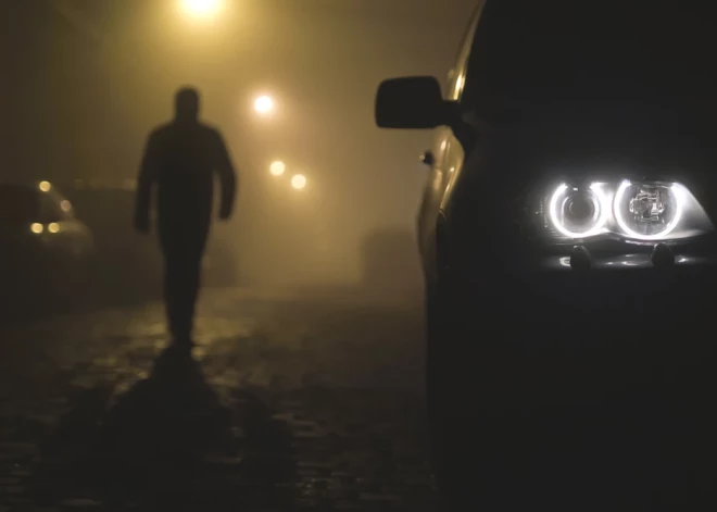 Латвийским пешеходам и велосипедистам рассказали, когда им больше всего угрожает опасность