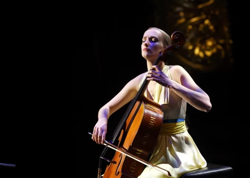 Čelliste, diriģente Margarita Balanas. 