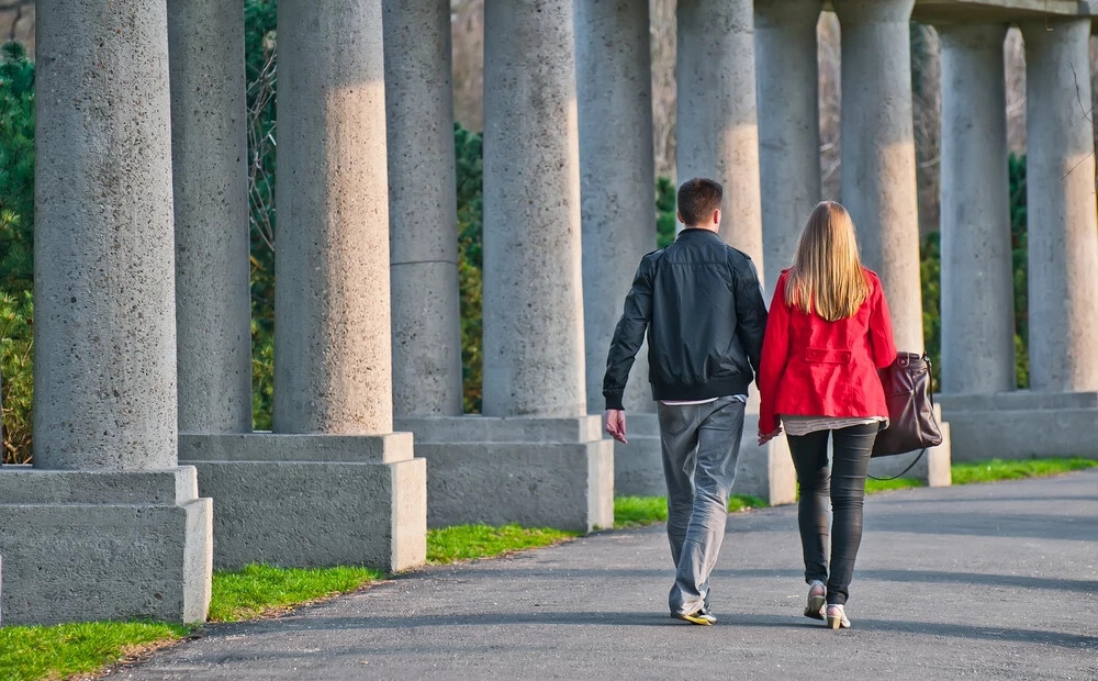 Dzīvo kopā jau gadiem, bet aizvien "tikai draudzene". Populārākie iemesli, kāpēc vīrieši nevēlas precēties
