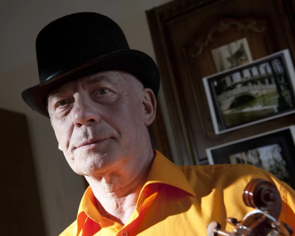 “Man patīk skatuviskas izdarības. Savulaik esmu darbojies gan pantomīmā, gan Tautas kinoaktieru studijā,” par saviem talantiem “Patiesajai Dzīvei” stāstīja Jānis Anmanis.