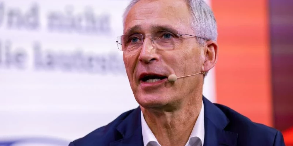 Bijušais NATO ģenerālsekretārs savā jaunajā grāmatā aprakstīji, viņaprāt, "sāpīgo brīdi" savā karjerā. 