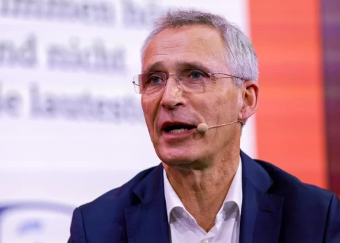 Bijušais NATO ģenerālsekretārs savā jaunajā grāmatā aprakstīji, viņaprāt, "sāpīgo brīdi" savā karjerā. 