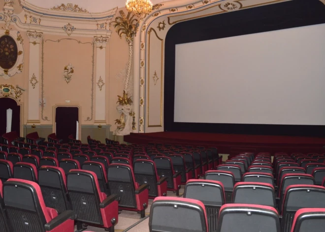 "Rīgas nami" pārdod 210 kinoteātra krēslus