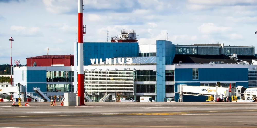 470 пассажиров были перенаправлены из-за угрозы в небе над Литвой.
