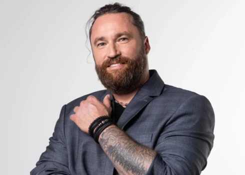 "Mans mērķis raidījumā ir dot reālu pienesumu konfliktu risināšanā tiem, kam tas ir patiesi svarīgi,” stāsta attiecību treneris Kristaps Ozoliņš.