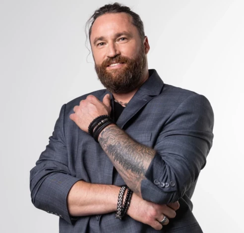 "Mans mērķis raidījumā ir dot reālu pienesumu konfliktu risināšanā tiem, kam tas ir patiesi svarīgi,” stāsta attiecību treneris Kristaps Ozoliņš.