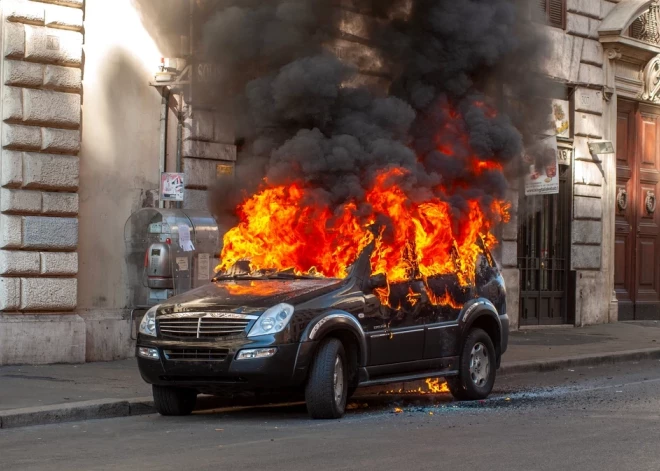 Каждый день в Латвии загорается автомобиль. Какие марки вспыхивают чаще других?