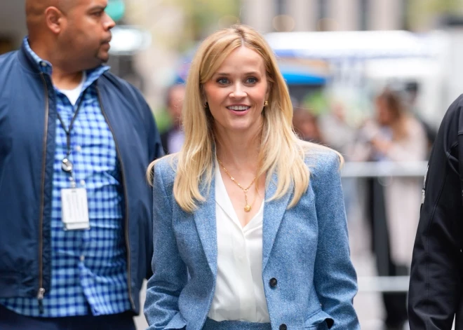 Актриса Риз Уизерспун подверглась критике - она написала первый роман... про российских олигархов