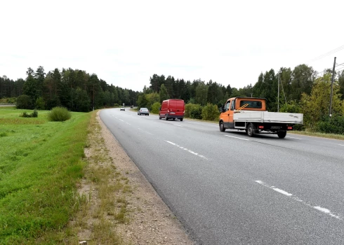 Главные дороги Латвии — в порядке, а вот местные — в ожидании перемен.