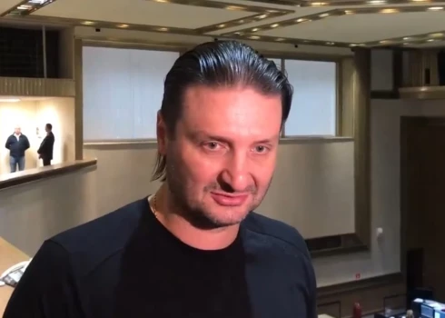 Запашный просил президента лишить Пугачеву званий.